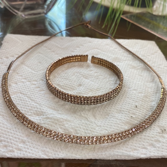 Necklace and bracelet set - Picture 3 of 3